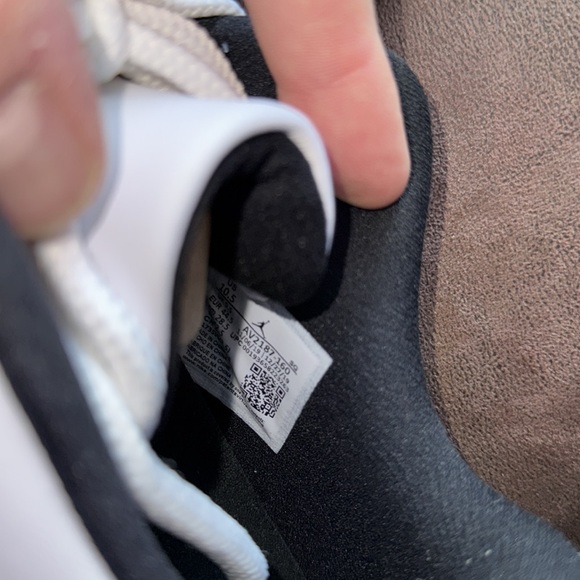 Air Jordan 11 Retro Low - Picture 6 of 8